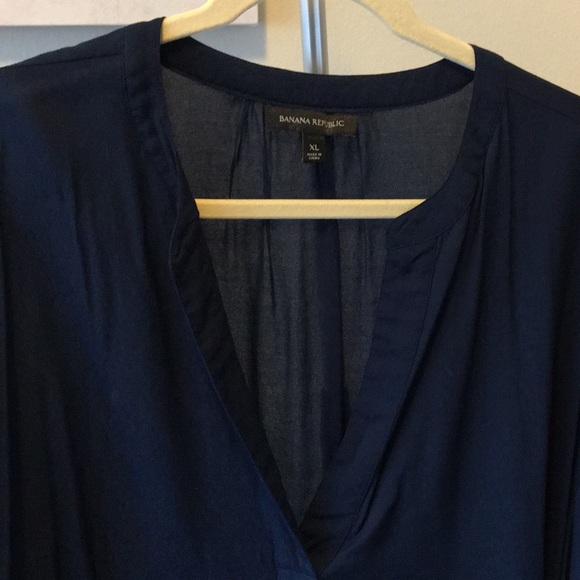 Banana Republic V-Neck Blouse - Picture 2 of 3